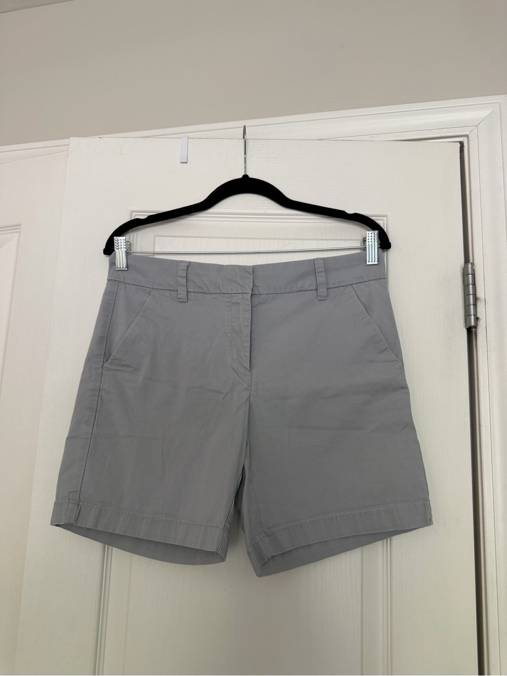 Tommy Hilfiger women’s cotton gray shorts with pockets size 6